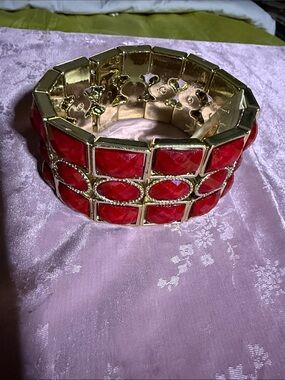 Gold-Plated Red Stone plastic Stretch Bracelet - Women Jewelry NWT